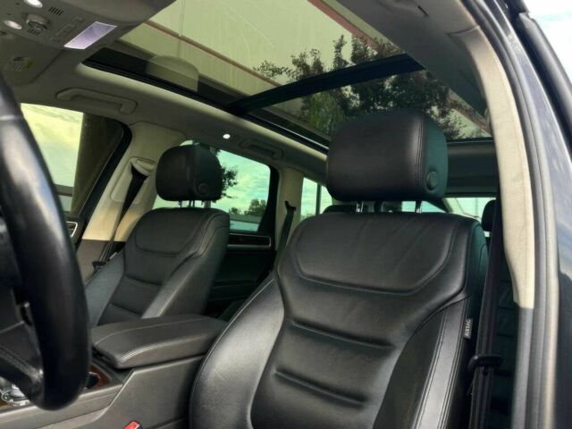 Серый Фольксваген Туарег, объемом двигателя 3 л и пробегом 72 тыс. км за 13600 $, фото 8 на Automoto.ua