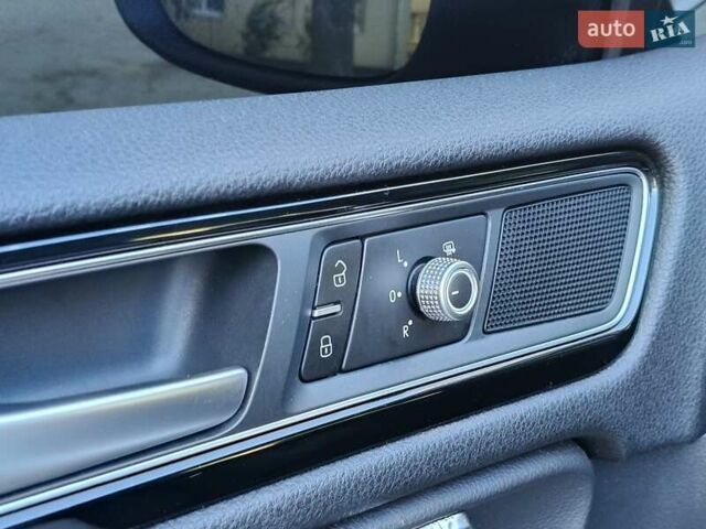 Серый Фольксваген Туарег, объемом двигателя 3.6 л и пробегом 174 тыс. км за 19000 $, фото 19 на Automoto.ua