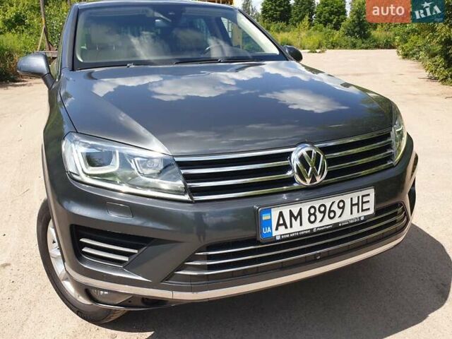 Серый Фольксваген Туарег, объемом двигателя 2.97 л и пробегом 178 тыс. км за 24200 $, фото 2 на Automoto.ua