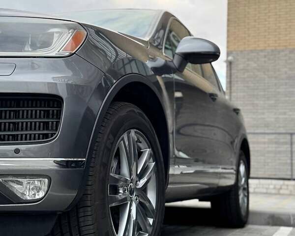 Серый Фольксваген Туарег, объемом двигателя 3 л и пробегом 190 тыс. км за 24000 $, фото 1 на Automoto.ua