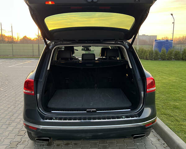 Серый Фольксваген Туарег, объемом двигателя 2.97 л и пробегом 200 тыс. км за 28500 $, фото 10 на Automoto.ua