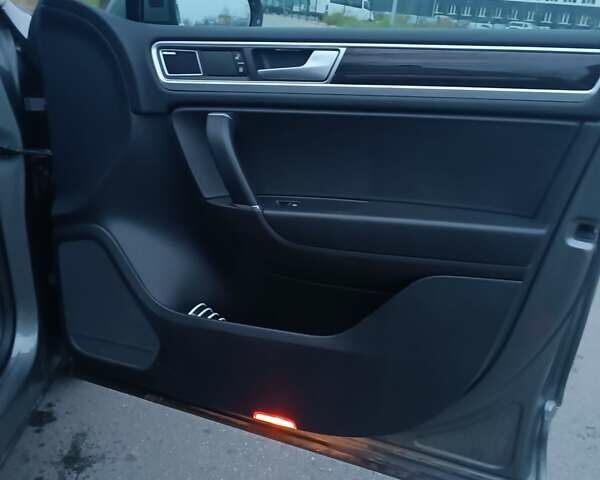 Серый Фольксваген Туарег, объемом двигателя 3.6 л и пробегом 165 тыс. км за 17500 $, фото 21 на Automoto.ua