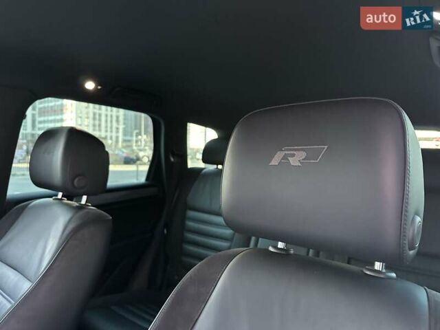 Серый Фольксваген Туарег, объемом двигателя 3 л и пробегом 193 тыс. км за 23450 $, фото 90 на Automoto.ua