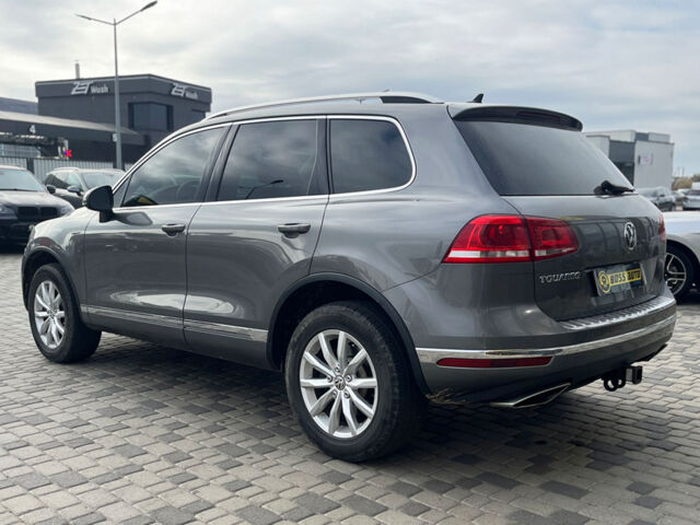 Серый Фольксваген Туарег, объемом двигателя 3 л и пробегом 176 тыс. км за 25000 $, фото 4 на Automoto.ua