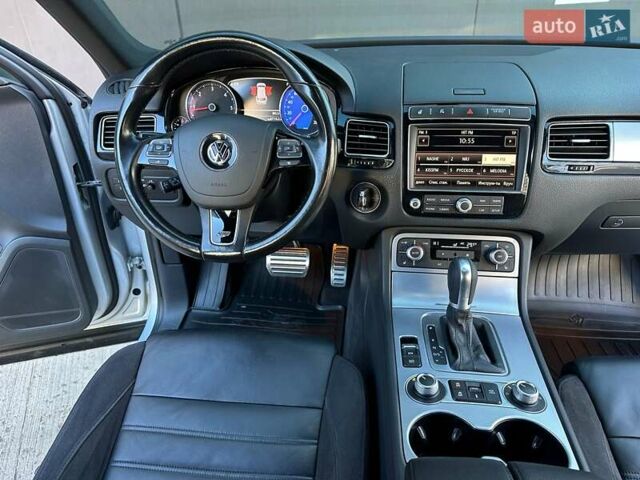 Серый Фольксваген Туарег, объемом двигателя 3 л и пробегом 193 тыс. км за 23450 $, фото 63 на Automoto.ua