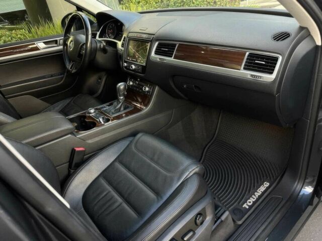 Серый Фольксваген Туарег, объемом двигателя 3 л и пробегом 72 тыс. км за 13600 $, фото 12 на Automoto.ua