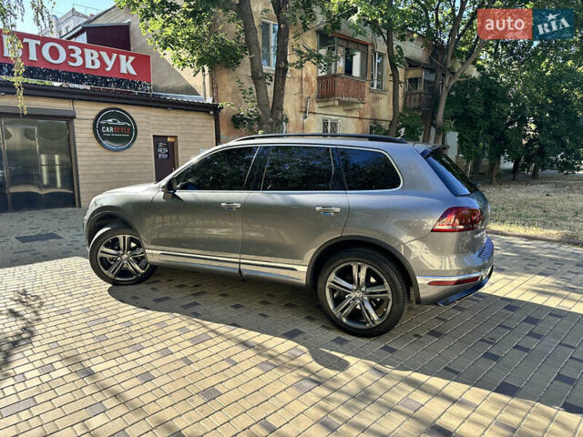 Серый Фольксваген Туарег, объемом двигателя 2.97 л и пробегом 240 тыс. км за 27500 $, фото 13 на Automoto.ua