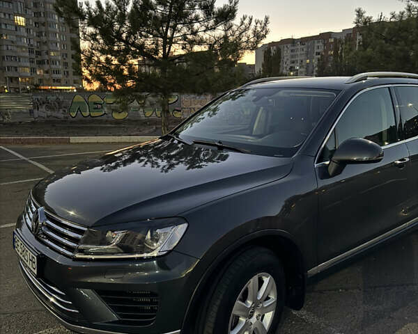 Серый Фольксваген Туарег, объемом двигателя 2.97 л и пробегом 186 тыс. км за 23500 $, фото 8 на Automoto.ua