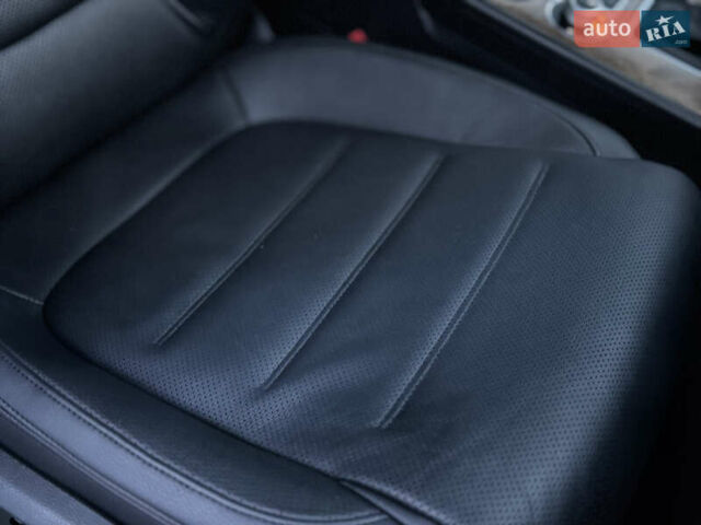 Серый Фольксваген Туарег, объемом двигателя 3 л и пробегом 205 тыс. км за 27500 $, фото 70 на Automoto.ua