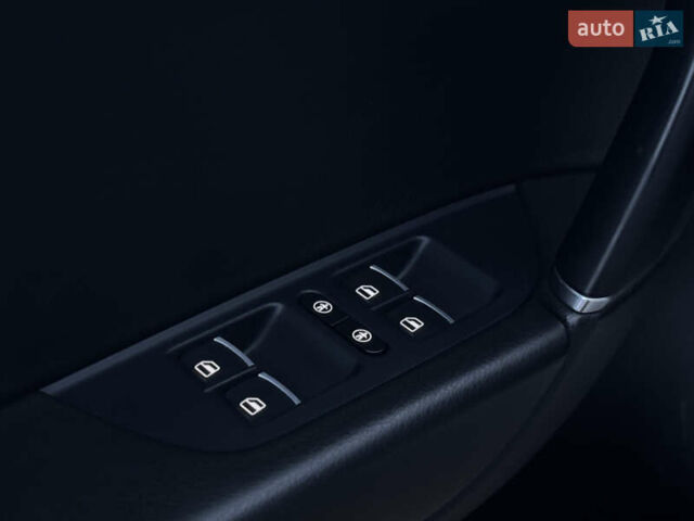 Серый Фольксваген Туарег, объемом двигателя 3 л и пробегом 205 тыс. км за 27500 $, фото 44 на Automoto.ua