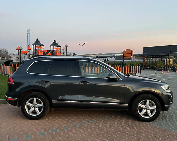 Серый Фольксваген Туарег, объемом двигателя 2.97 л и пробегом 200 тыс. км за 28500 $, фото 28 на Automoto.ua