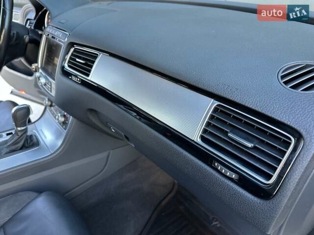 Серый Фольксваген Туарег, объемом двигателя 3 л и пробегом 193 тыс. км за 23450 $, фото 46 на Automoto.ua