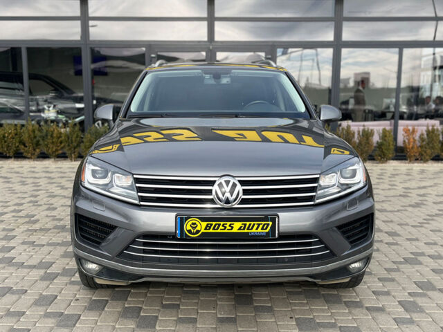 Серый Фольксваген Туарег, объемом двигателя 3 л и пробегом 176 тыс. км за 25000 $, фото 1 на Automoto.ua