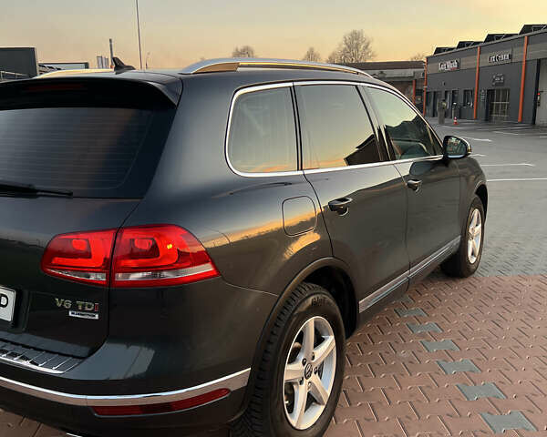 Серый Фольксваген Туарег, объемом двигателя 2.97 л и пробегом 200 тыс. км за 28500 $, фото 21 на Automoto.ua