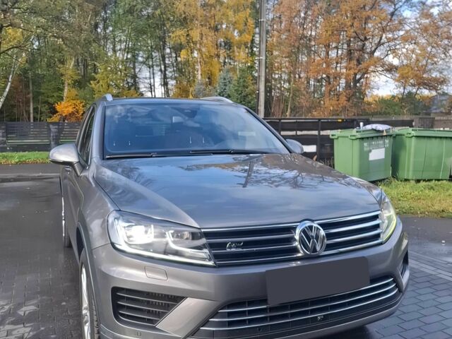 Серый Фольксваген Туарег, объемом двигателя 3 л и пробегом 80 тыс. км за 13000 $, фото 1 на Automoto.ua