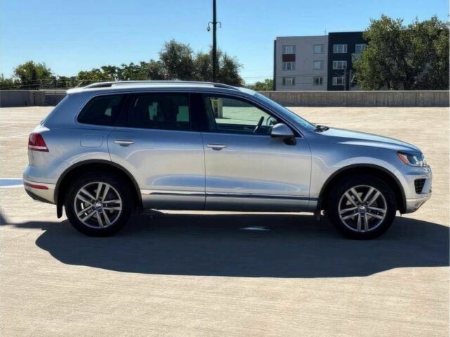 Серый Фольксваген Туарег, объемом двигателя 3 л и пробегом 76 тыс. км за 14000 $, фото 2 на Automoto.ua