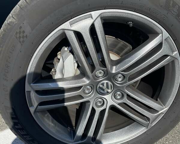 Сірий Фольксваген Туарег, об'ємом двигуна 2.97 л та пробігом 190 тис. км за 29999 $, фото 8 на Automoto.ua