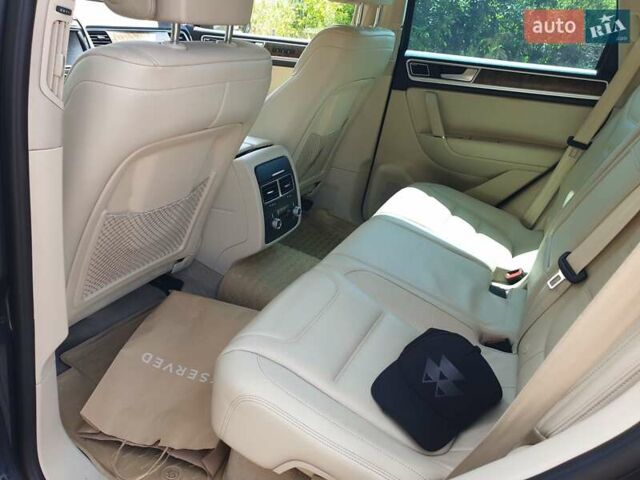 Серый Фольксваген Туарег, объемом двигателя 2.97 л и пробегом 178 тыс. км за 24200 $, фото 32 на Automoto.ua