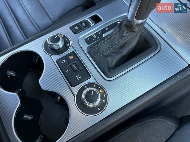 Серый Фольксваген Туарег, объемом двигателя 3 л и пробегом 193 тыс. км за 23450 $, фото 49 на Automoto.ua