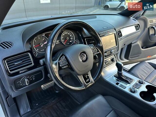 Серый Фольксваген Туарег, объемом двигателя 3 л и пробегом 193 тыс. км за 23450 $, фото 30 на Automoto.ua