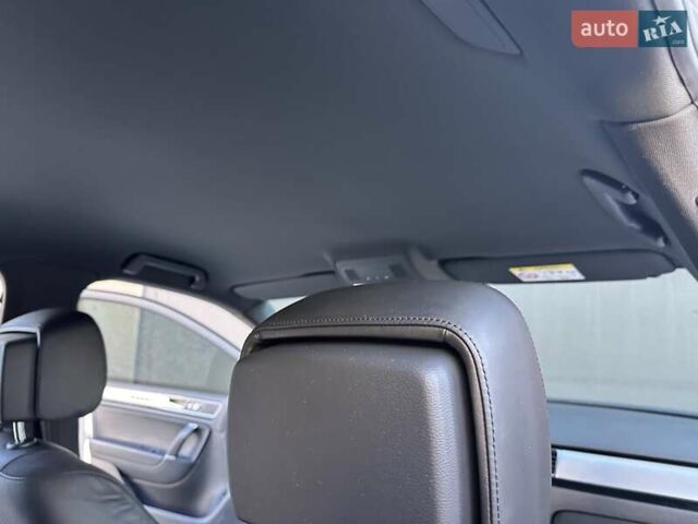 Серый Фольксваген Туарег, объемом двигателя 3 л и пробегом 193 тыс. км за 23450 $, фото 75 на Automoto.ua