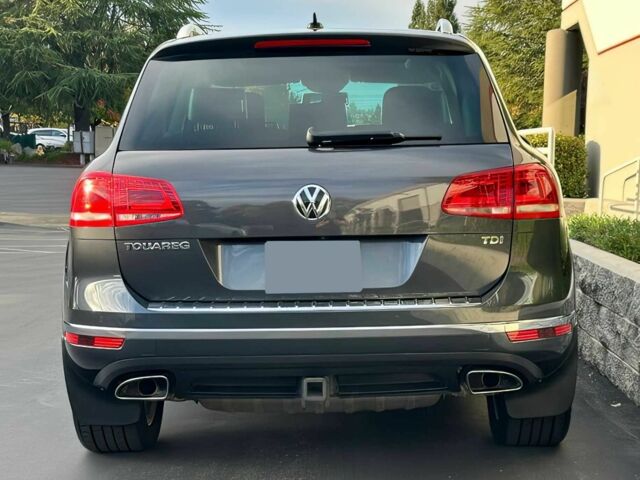 Сірий Фольксваген Туарег, об'ємом двигуна 3 л та пробігом 71 тис. км за 10000 $, фото 4 на Automoto.ua