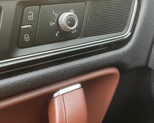 Серый Фольксваген Туарег, объемом двигателя 2.97 л и пробегом 266 тыс. км за 27999 $, фото 15 на Automoto.ua