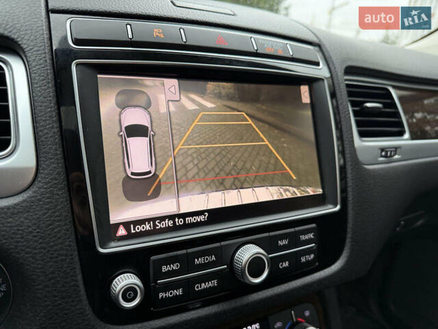 Сірий Фольксваген Туарег, об'ємом двигуна 3.6 л та пробігом 220 тис. км за 21777 $, фото 21 на Automoto.ua