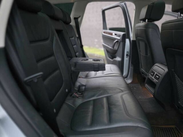 Серый Фольксваген Туарег, объемом двигателя 3.6 л и пробегом 75 тыс. км за 1350 $, фото 9 на Automoto.ua