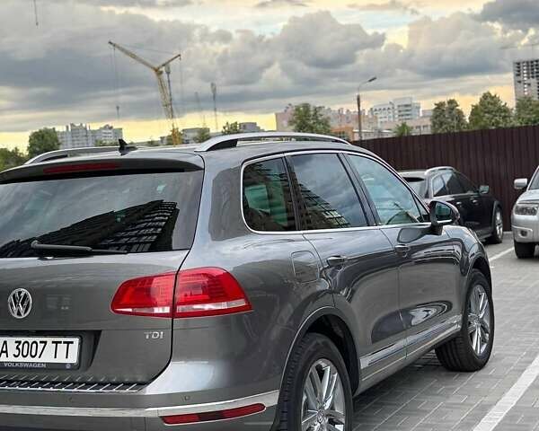 Серый Фольксваген Туарег, объемом двигателя 3 л и пробегом 190 тыс. км за 24000 $, фото 10 на Automoto.ua