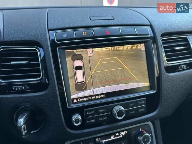 Серый Фольксваген Туарег, объемом двигателя 3 л и пробегом 193 тыс. км за 23450 $, фото 107 на Automoto.ua