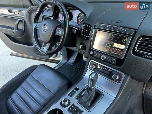 Серый Фольксваген Туарег, объемом двигателя 3 л и пробегом 193 тыс. км за 23450 $, фото 59 на Automoto.ua