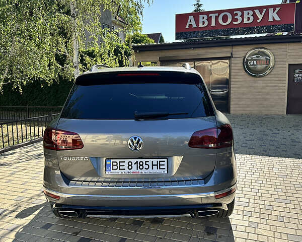 Серый Фольксваген Туарег, объемом двигателя 2.97 л и пробегом 240 тыс. км за 27500 $, фото 15 на Automoto.ua