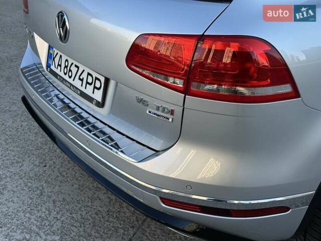 Серый Фольксваген Туарег, объемом двигателя 3 л и пробегом 193 тыс. км за 23450 $, фото 24 на Automoto.ua