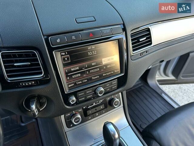 Серый Фольксваген Туарег, объемом двигателя 3 л и пробегом 193 тыс. км за 23450 $, фото 35 на Automoto.ua