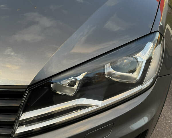 Серый Фольксваген Туарег, объемом двигателя 2.97 л и пробегом 220 тыс. км за 23500 $, фото 11 на Automoto.ua