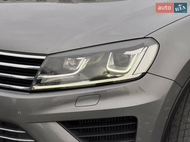 Серый Фольксваген Туарег, объемом двигателя 3 л и пробегом 228 тыс. км за 24900 $, фото 12 на Automoto.ua