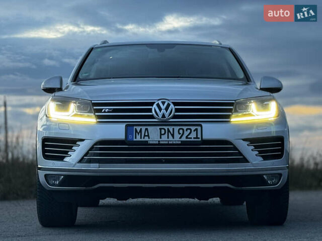 Серый Фольксваген Туарег, объемом двигателя 3 л и пробегом 205 тыс. км за 27500 $, фото 4 на Automoto.ua