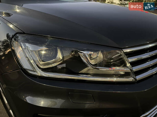 Серый Фольксваген Туарег, объемом двигателя 2.97 л и пробегом 186 тыс. км за 23500 $, фото 10 на Automoto.ua