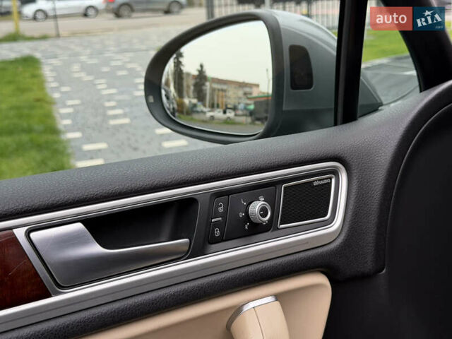 Серый Фольксваген Туарег, объемом двигателя 3 л и пробегом 228 тыс. км за 24900 $, фото 22 на Automoto.ua