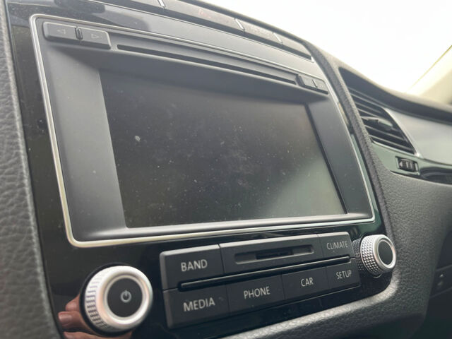 Серый Фольксваген Туарег, объемом двигателя 3 л и пробегом 176 тыс. км за 25000 $, фото 19 на Automoto.ua