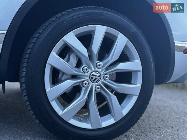 Серый Фольксваген Туарег, объемом двигателя 3 л и пробегом 205 тыс. км за 27500 $, фото 17 на Automoto.ua