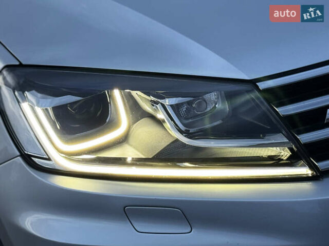 Серый Фольксваген Туарег, объемом двигателя 3 л и пробегом 205 тыс. км за 27500 $, фото 9 на Automoto.ua