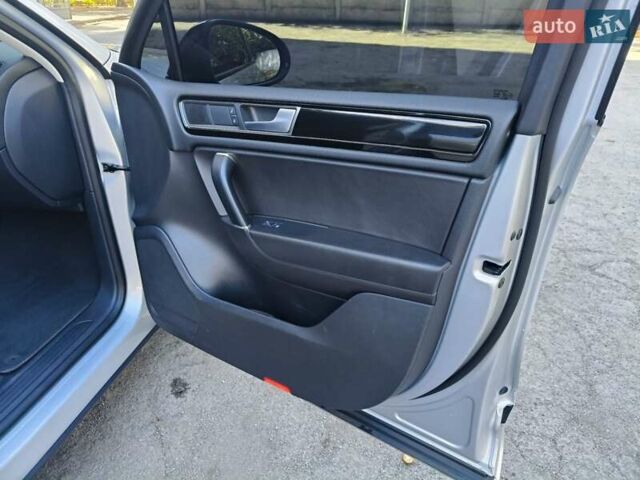 Серый Фольксваген Туарег, объемом двигателя 3.6 л и пробегом 174 тыс. км за 19000 $, фото 17 на Automoto.ua