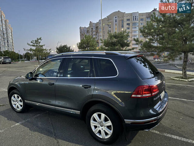 Серый Фольксваген Туарег, объемом двигателя 2.97 л и пробегом 186 тыс. км за 23500 $, фото 6 на Automoto.ua