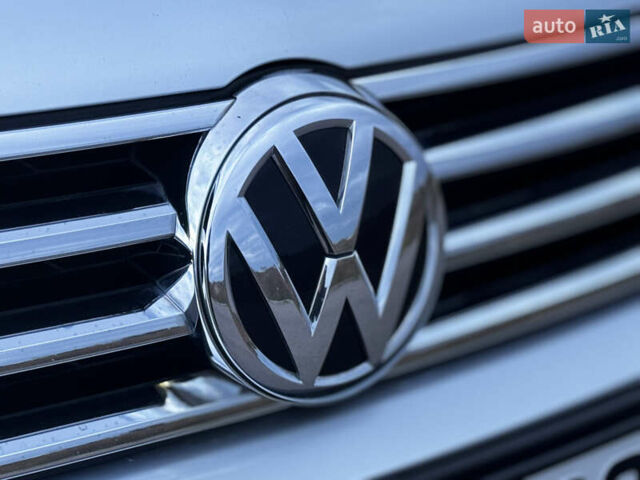 Серый Фольксваген Туарег, объемом двигателя 3 л и пробегом 205 тыс. км за 27500 $, фото 14 на Automoto.ua