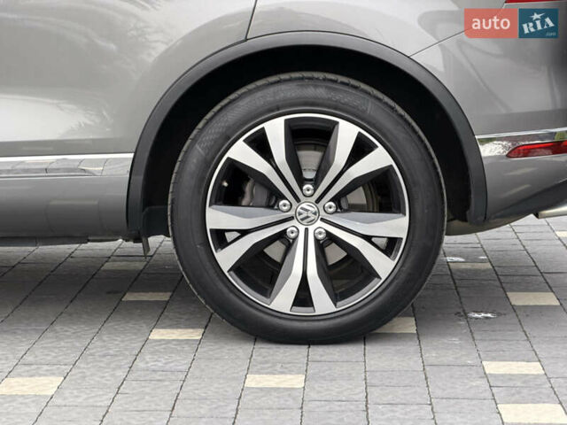 Серый Фольксваген Туарег, объемом двигателя 3 л и пробегом 228 тыс. км за 24900 $, фото 7 на Automoto.ua