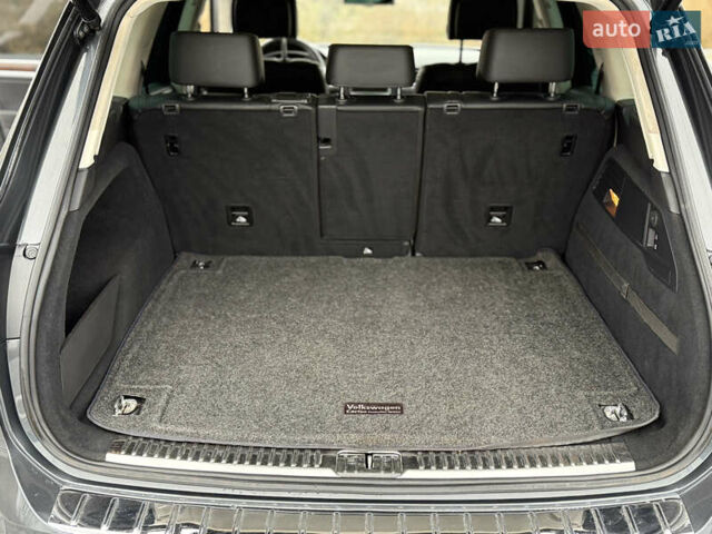 Серый Фольксваген Туарег, объемом двигателя 3 л и пробегом 186 тыс. км за 22500 $, фото 20 на Automoto.ua