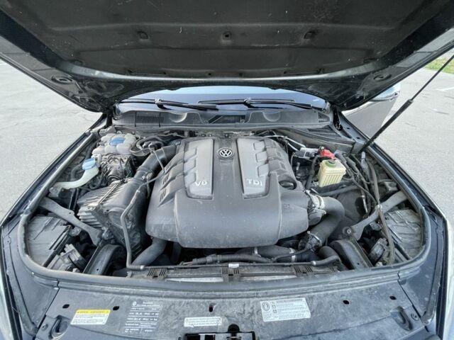 Сірий Фольксваген Туарег, об'ємом двигуна 3 л та пробігом 168 тис. км за 27500 $, фото 6 на Automoto.ua