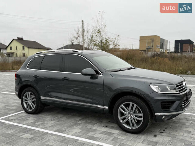 Серый Фольксваген Туарег, объемом двигателя 3 л и пробегом 186 тыс. км за 22500 $, фото 4 на Automoto.ua